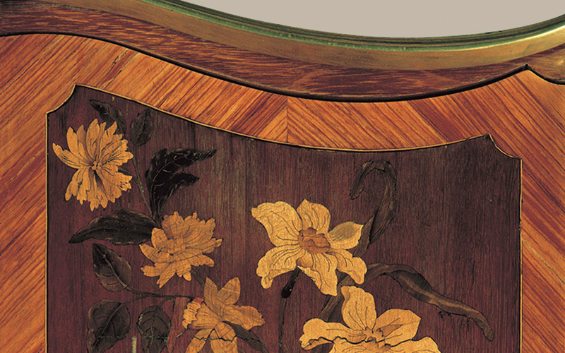 Jean-François Oeben. Mechanical table (detail). Paris, c. 176. Oak, elm, limewood and exotic woods; gilt bronze, velvet, mirror. Founder’s Collection