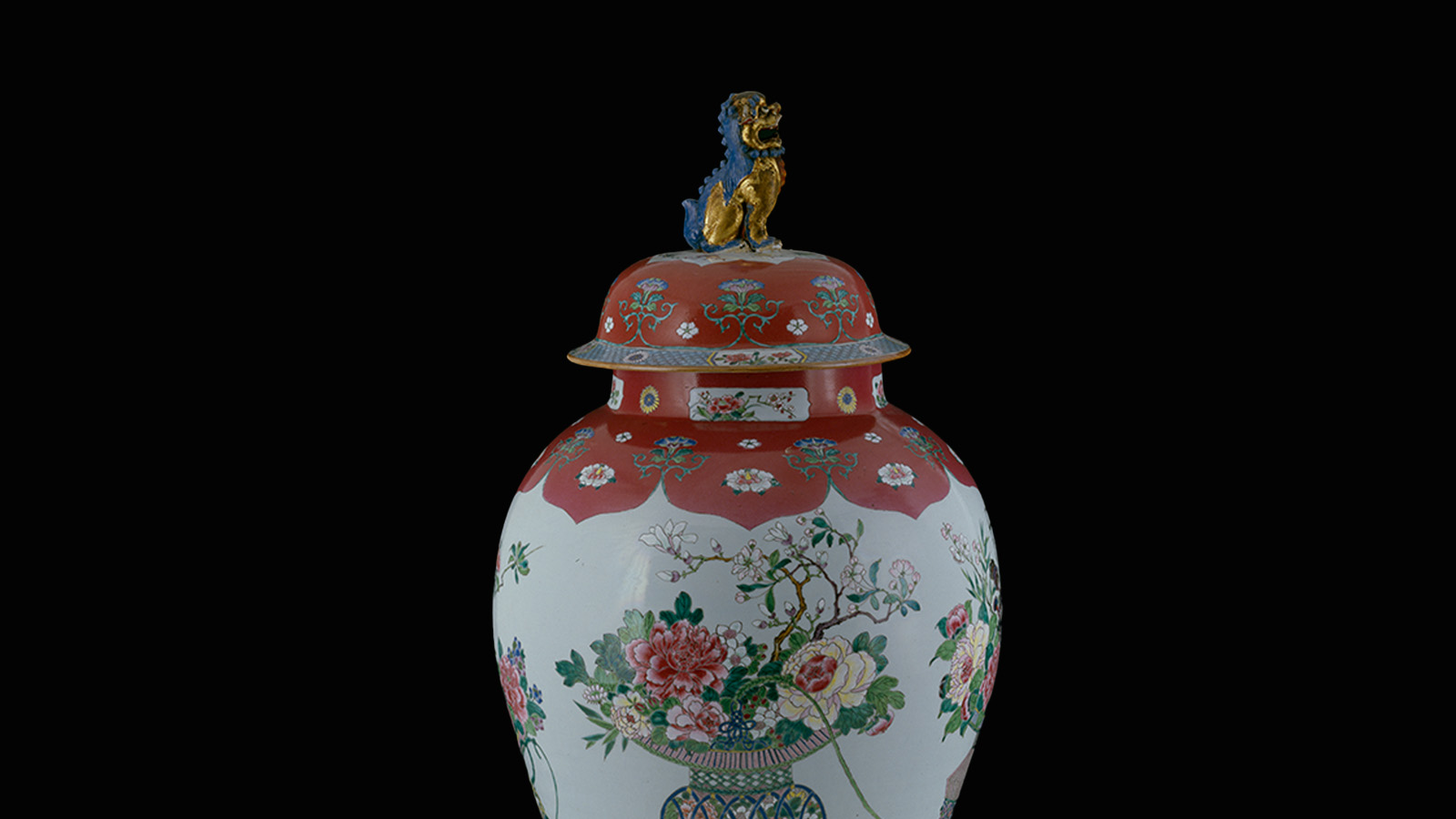 Pot. China, Qing dynasty, Qianlong period (1736-1795), mid-18th century. Porcelain with ruby-pink enamel and ‘Famille Rose’ enamels. Calouste Gulbenkian Museum