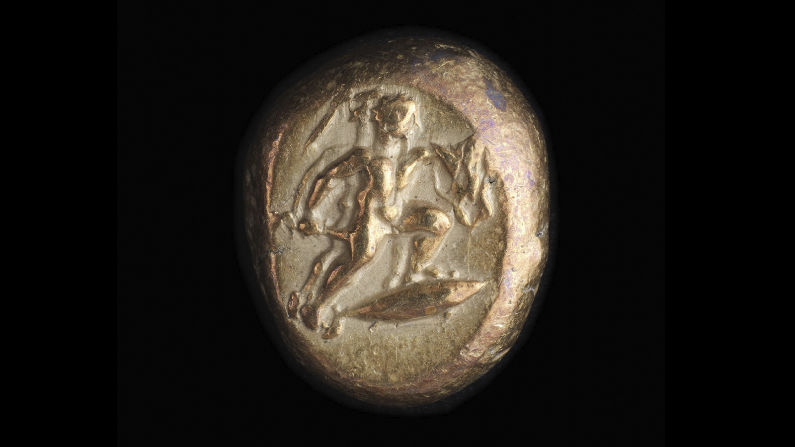 Coin depicting Aristogeiton and Harmodius, c. 450-400 BCE. Calouste Gulbenkian Museum