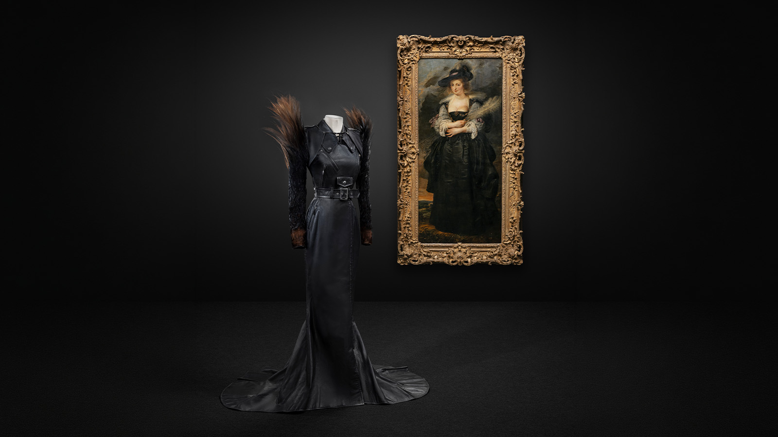 Jean Paul Gaultier Vestido e bolero Oiseaux du Paradis Haute couture outono/inverno 1998/1999 Pele e penas de faisão MUDE, Lisboa MUDE/Coleção Francisco Capelo/MUDE.M.0305 Peter Paul Rubens Retrato de Helena Fourment Flandres, c. 1630-1632 Óleo sobre madeira Museu Calouste Gulbenkian, inv. 959 Fundação Calouste Gulbenkian. Foto: © Jon Cazenave