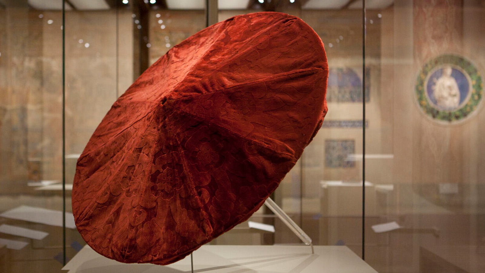 Venetian Parasol on display at the Renaissance Gallery. © DR